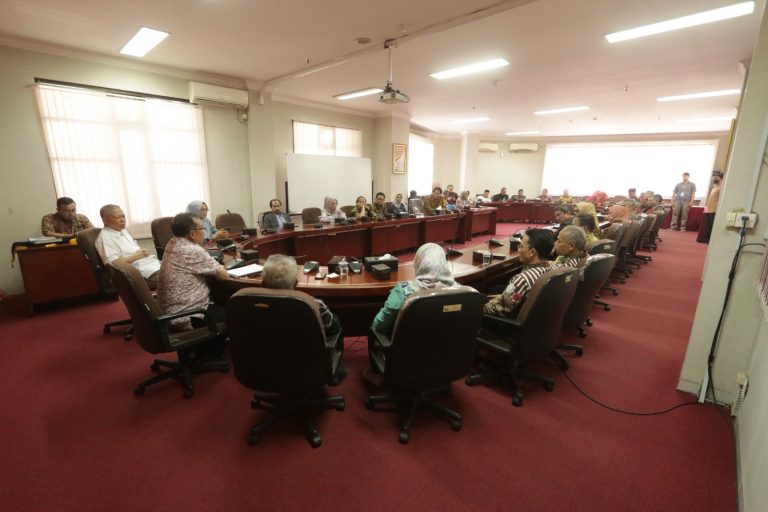 21 Dosen UPI Terima SK Guru Besar