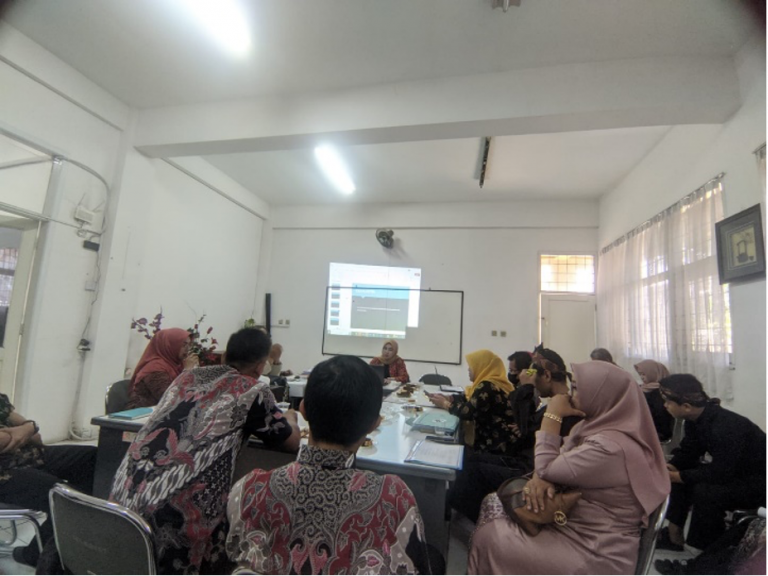 PKM Pengembangan Aplikasi Penilaian Kinerja Berbasis Presensi Guru Pada Sekolah Swasta di Kabupaten Bandung