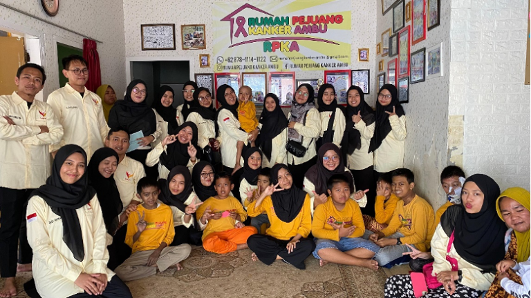 Komunitas Penerima Beasiswa LPDP UPI Melaksanakan Kegiatan Pengabdian “Kita untuk Mereka” di Rumah Pejuang Kanker Ambu