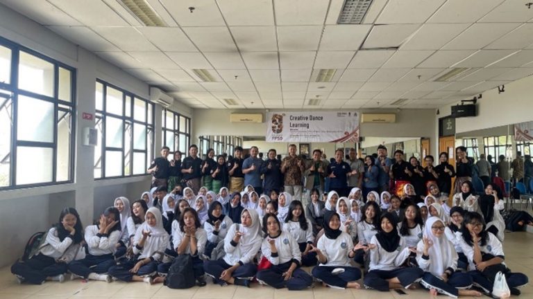 Opening Studio: Creative Dance Learning dalam rangka Dies Natalis FPSD UPI ke-9