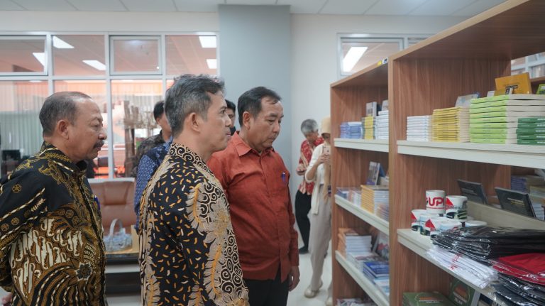 Rektor UPI Resmikan UPI Bookstore