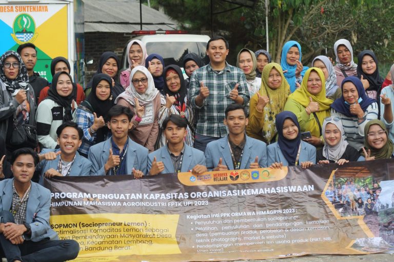 Seminar Penyuluhan Market dan Website sebagai Langkah Pengembangan Kemampuan Masyarakat Desa Suntenjaya, Kecamatan Lembang