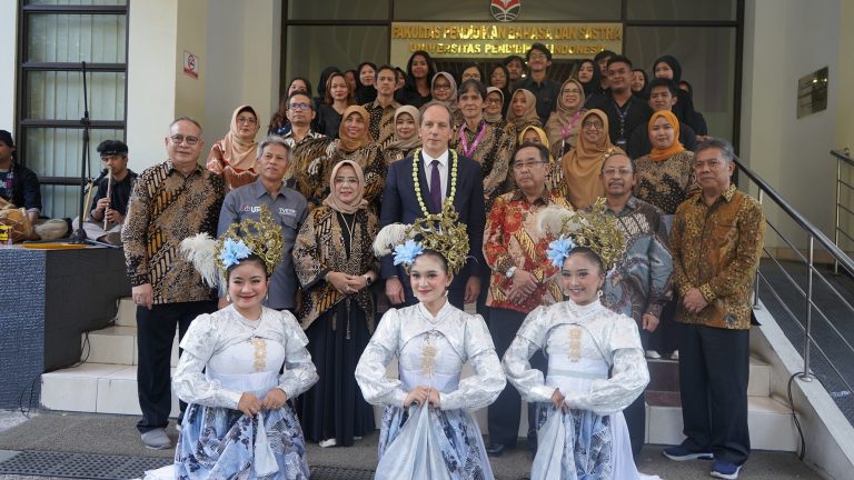 Dubes Duta Besar Perancis Kunjungi FPBS UPI