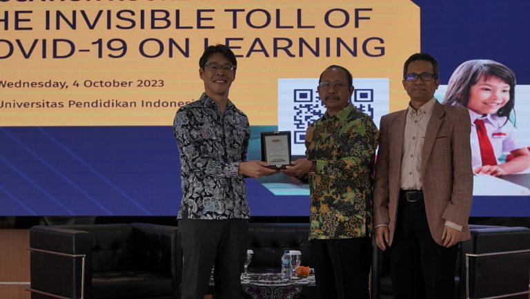 Wakil Rektor Bidang Riset, Usaha dan Kerja Sama UPI Sukses Gelar Seminar Hasil Penelitian dengan World Bank