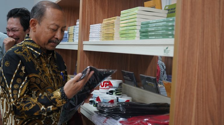 Wakil Rektor Bidang Riset, Usaha dan Kerja Sama UPI Dorong UPT Penerbitan dan Percetakan Layani Sivitas Akademika UPI