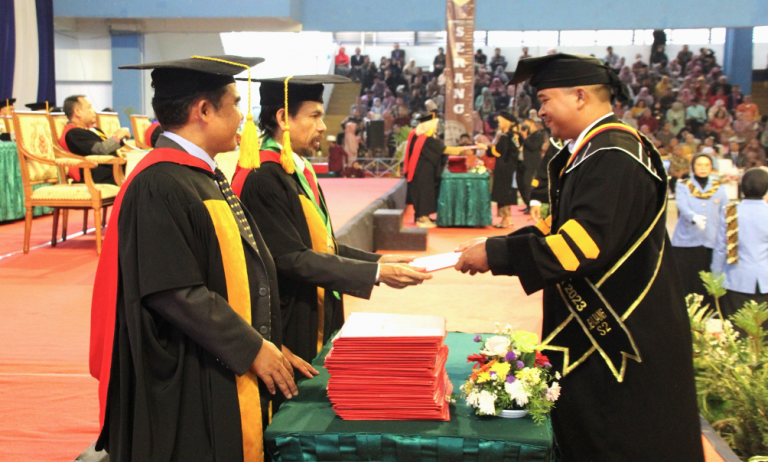 Wisuda Gelombang III Mahasiswa Kampus UPI di Cibiru
