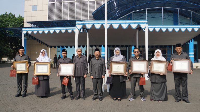 8 Dosen UPI Terima Anugerah Academic Leader Tingkat Universitas Pendidikan Indonesia Tahun 2023