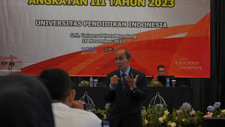 Prof. Juntika Bicara Pengembangan Kepribadian Pendidik di Era Digital Kepada Mahasiswa PPG