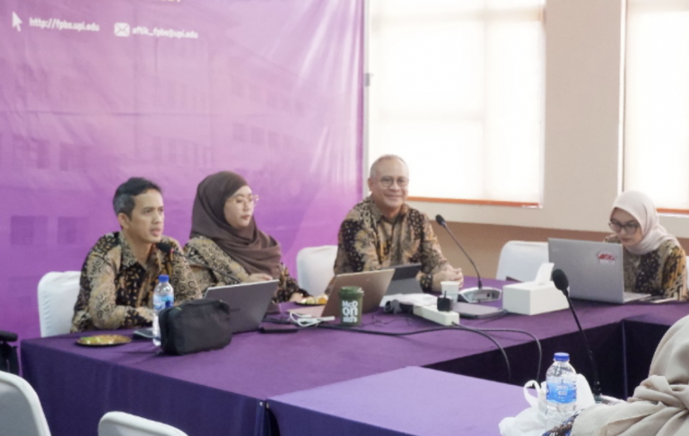 Tim Dosen Program Studi Pendidikan Bahasa Perancis Menggelar Pelatihan Metodologi Pengajaran dan Penelitian bagi Guru Bahasa Perancis SMA/SMK/MA se-Jawa Barat