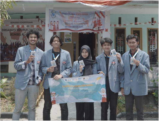 Mahasiswa Prodi Pendidikan Multimedia Kampus Cibiru Melaksanakan Program Kreativitas Mahasiswa Bidang Pengabdian Kepada Masyrakat PKM-PM di SLB Negeri Cileunyi 