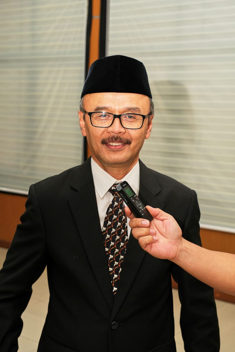 Prof. Suhendra Dilantik Jadi PAW Kepala Hubungan Masyarakat UPI