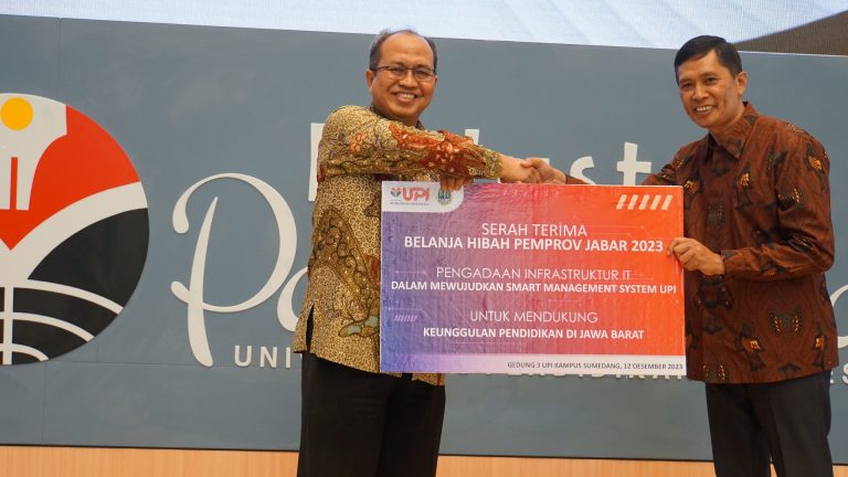 Pemerintah Provinsi Jawa Barat Serahkan Hibah Bantuan Peralatan Smart Management System kepada UPI