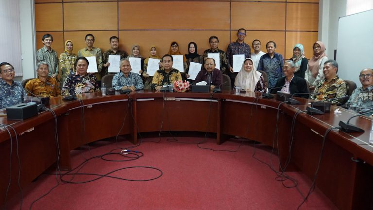 8 Orang Dosen UPI Terima SK Guru Besar