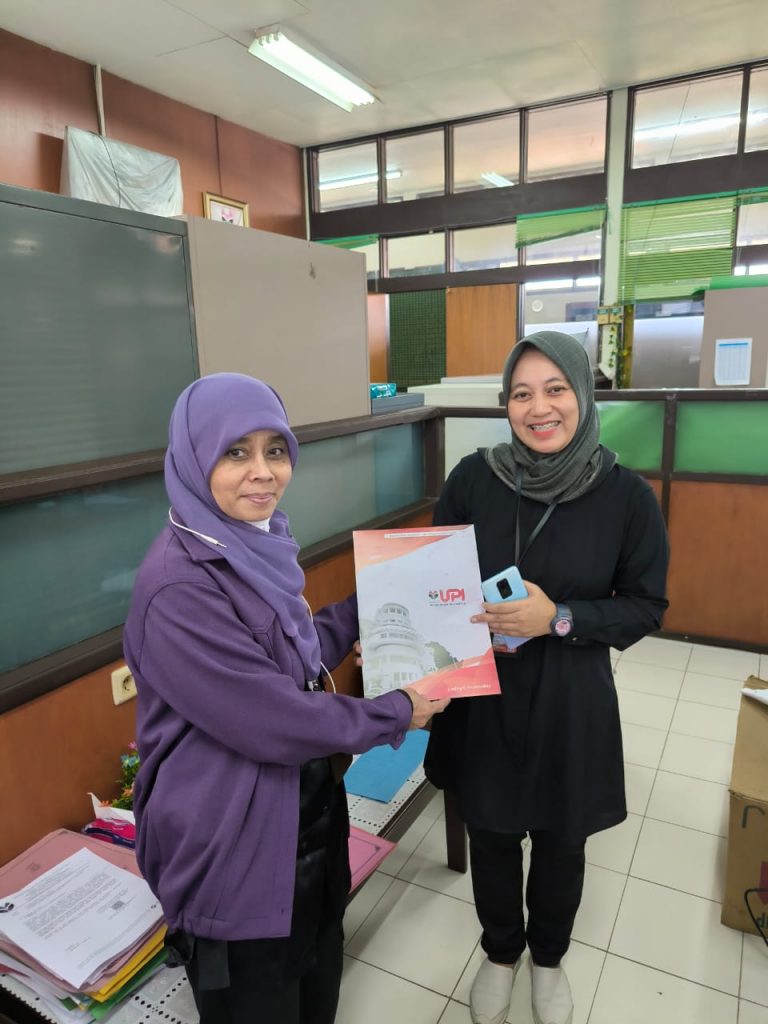 174 Orang Pegawai UPI Terima Penghargaan Karya Bhakti Satya dan Purna Bhakti