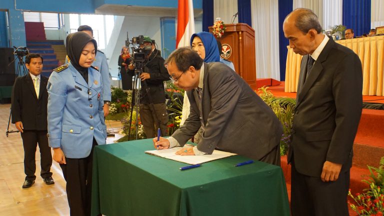 Rektor UPI Ungkap Tantangan Guru Profesional