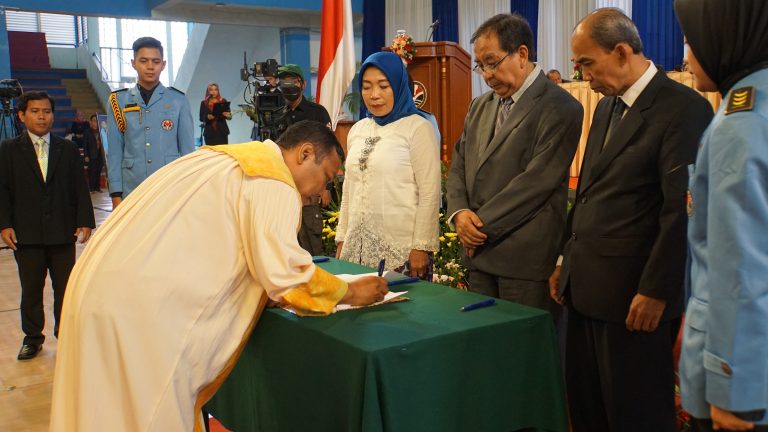 UPI Sumpah 2644 Guru Berdasarkan 6 Surat Keputusan Rektor UPI