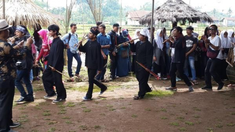 Tingkatkan Kesejahteran dan Ekonomi Masyarakat, Dosen UPI lakukan Pemberdayaan Komunitas Seni Melalui Produksi Pertunjukan Berbasis Kearifan Lokal