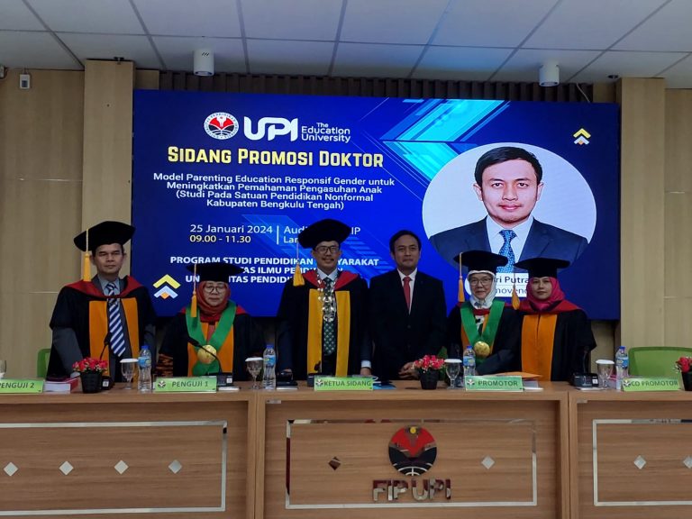 Ari Putra Lulus Doktor Prodi Penmas FIP UPI Tercepat dengan Yudisium 4