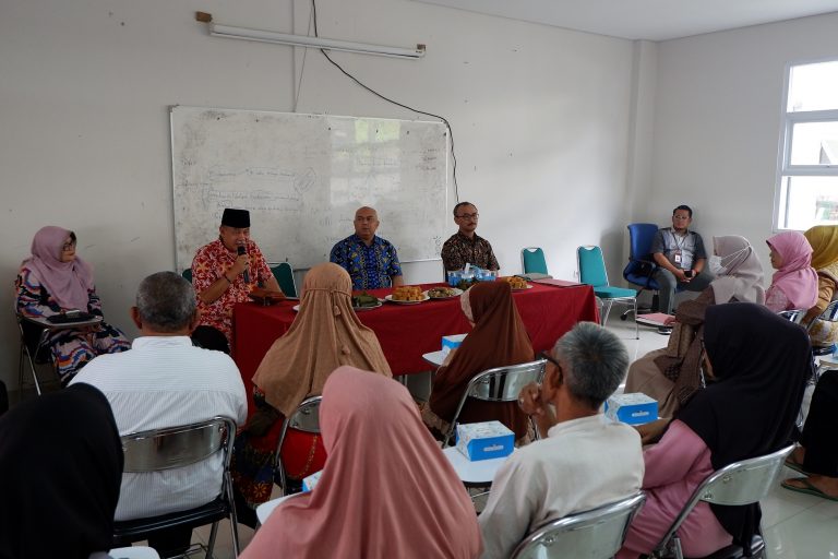 UPI Salurkan Bantuan untuk Korban Bencana Gempa Bumi Kabupaten Sumedang
