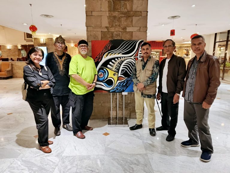 Dosen Seni Rupa FPSD UPI Warli Haryana, Kurator Pameran Tiga Generasi Perupa Bandung