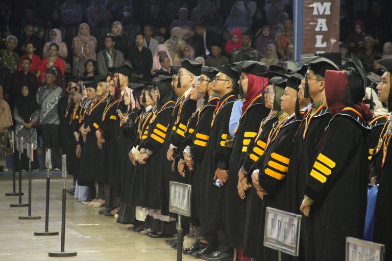 UPI Wisuda 831 lulusan