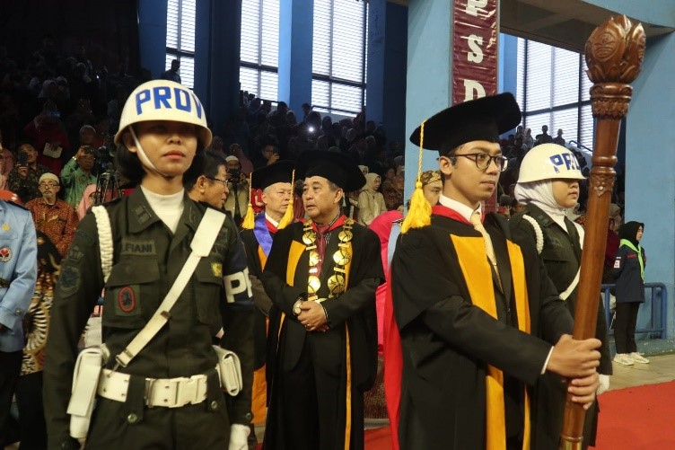 Menwa YON XI/UPI/RP Latih Kesigapan Anggota Baru dalam Menghadapi Dinamika Lapangan di Kegiatan Wisuda Gelombang I UPI Tahun 2024