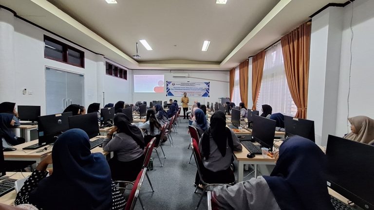 Mahasiswa S3 UPI Latih Mahasiswa Pendidikan Matematika Unimal Menulis Artikel Ilmiah
