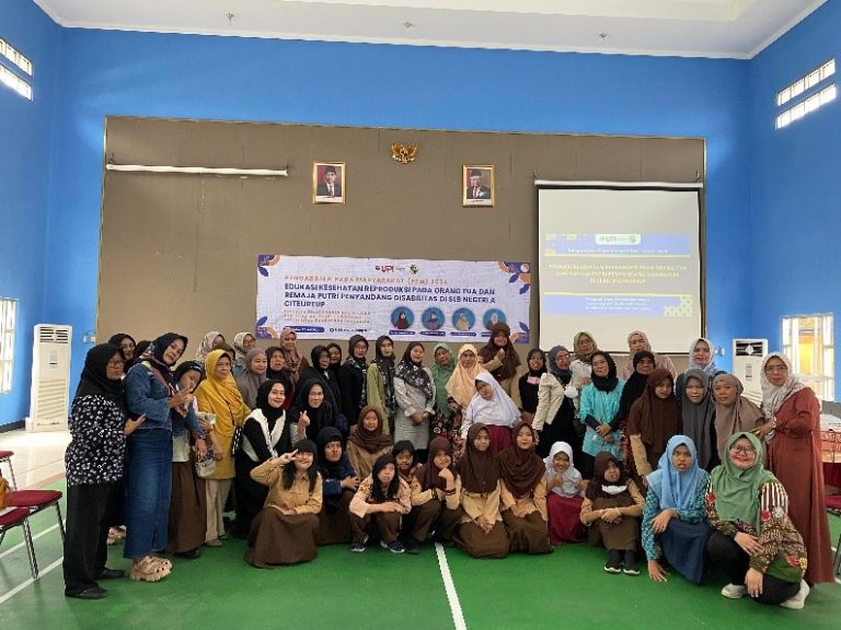 Kolaborasi Fakultas Kedokteran UPI dan Prodi Pendidikan Khusus UPI Memberikan Edukasi Kesehatan Reproduksi Pada Orang Tua dan Remaja Putri Penyandang Disabilitas di SLBN A Citeureup Cimahi