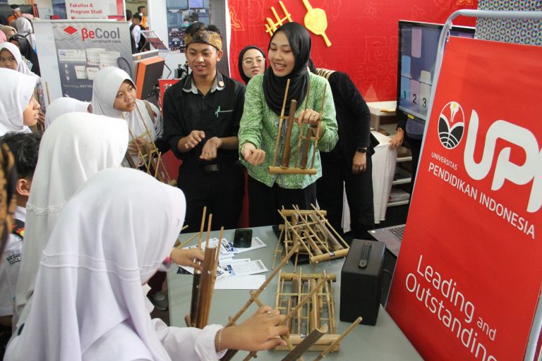 UPI Sajikan Produk Inovasi di Festival Pendidikan Jawa Barat 2024