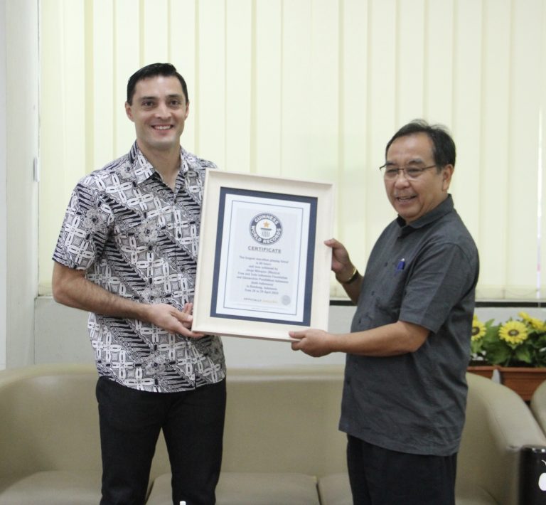 UPI Terima Sertifikat Guinness World Record