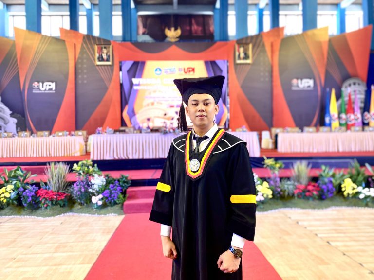 Hobi Meneliti, Qolbi Sukmayadi Menjadi Wisudawan Terbaik Program Sarjana (S1) UPI