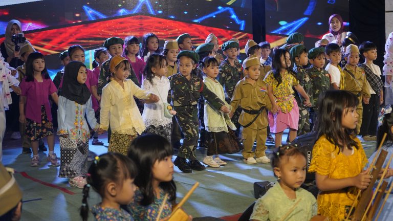 Kepercayaan Diri dan Kerja Sama Siswa TK – KB melalui Pergelaran “Bandung Lautan Api”