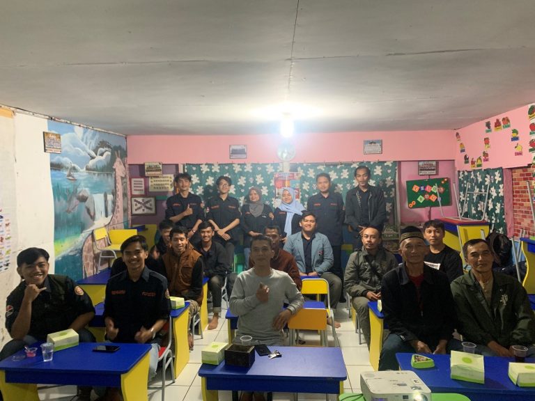 Tim PPK ORMAWA HMM FPTK UPI 2024 Melaksanakan Sosialisasi Program Kukona (Kulit Kopi Serbaguna) di Desa Cipanjalu