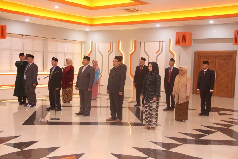 UPI Lantik 13 Pejabat Baru
