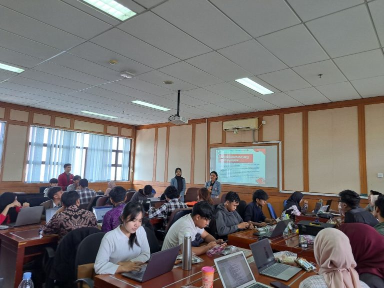 Tim PKM RSH UPI Melakukan Sosialisasi Cara Mengatasi Fenomena Fear of Missing Out