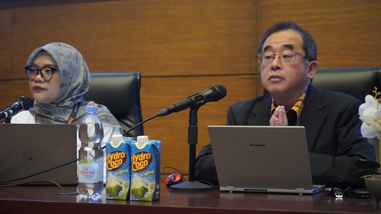 Prof. Yoshinori Okade Berbicara tentang Character Development In Physical Education dalam ISPESH Ke-4