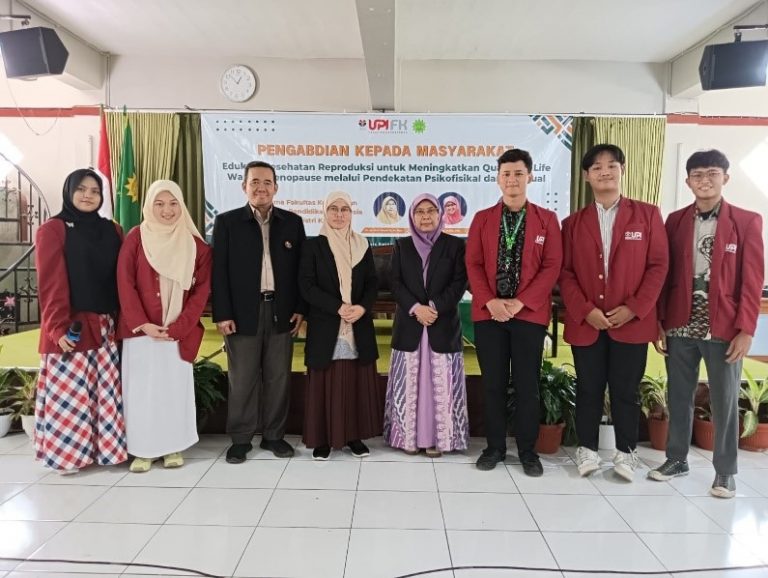 Tim P2M Fakultas Kedokteran UPI Memberikan Edukasi Kesehatan Reproduksi tentang Menopause pada Ibu-ibu dan Kader Jamiyyah PC Persistri KatapangKabupaten Bandung