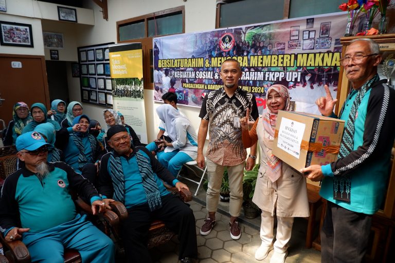 Kunjungi Panti Asuhan dan Pondok Lansia, FKPP UPI Implementasikan Visi Misi Organisasi
