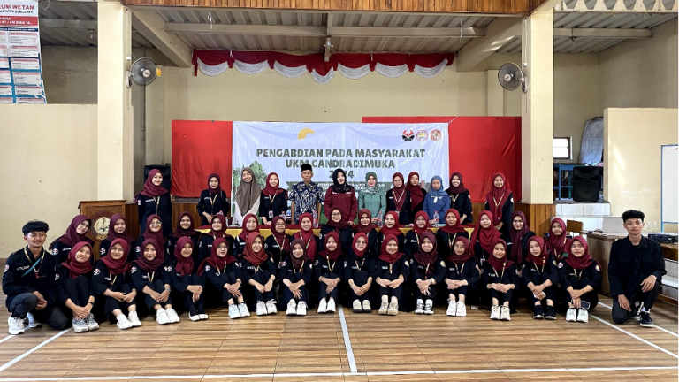 Unit Kegiatan Mahasiswa Candradimuka Universitas Pendidikan Indonesia Kampus Sumedang Melaksanakan Pengabdian Pada Masyarakat (P2M) di Rumah Pintar Al-Barokah Desa Cibereum Wetan 