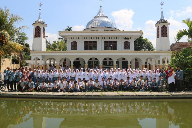 Sosialisasi dan Perkenalan Awal ke MAS dan SMK BPI Baturompe