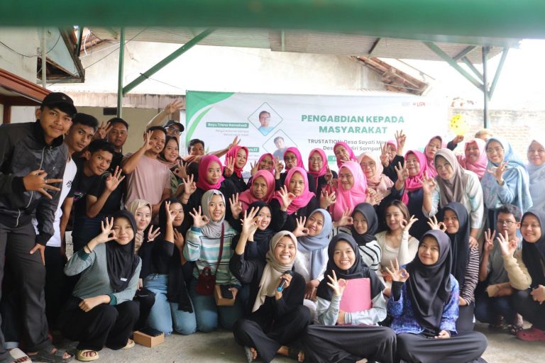 TRUSTATION Bersama Rumah Kompos Batununggal Indah Menyelenggarakan Sosialisasi Pengolahan Sampah Organik menjadi Kompos dan Eco Enzyme di Desa Sayati