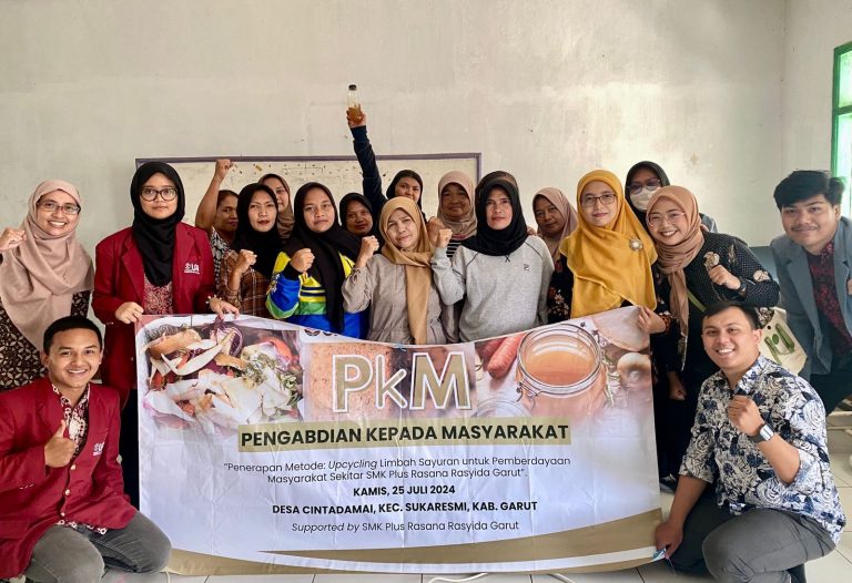 Civitas Akademika Pendidikan Teknologi Agroindustri FPTK UPI Ajak Masyarakat Kampung Buleud Manfaatkan Limbah Sayuran