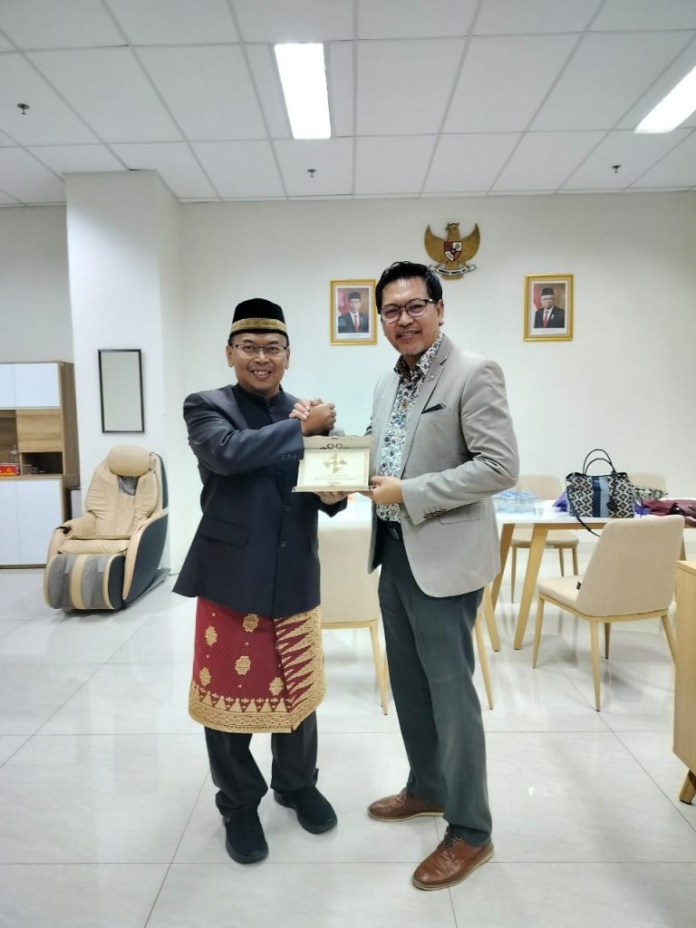 Lawatan Persatuan Kaunseling Brunei Darussalam ke Fakultas IlmuPendidikan, Universitas Pendidikan Indonesia dan Partisipasi dalamUpacara Peringatan Hari Kemerdekaan Republik Indonesia Ke-79