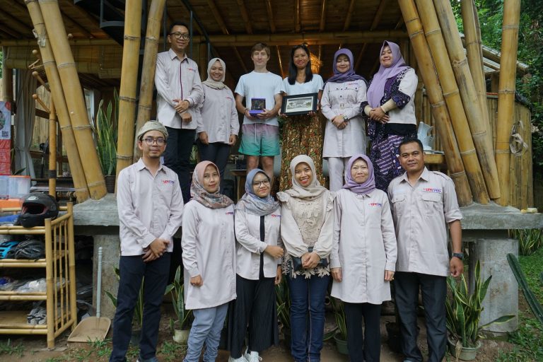 Pelatihan Daring “Optimalisasi Kesehatan Mental Penyusunan Bahasa Terapeutik Berbantuan AI” Sukses Diselenggarakan
