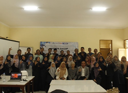 Serunya Belajar Fisika! Dosen Pendidikan Fisika dan Fisika UPI Gelar pengabdian Kepada Masyarakat dengan Program Physics is Fun: Media, Strategi, dan Pendekatan Kreatif untuk Pembelajaran yang Menyenangkan