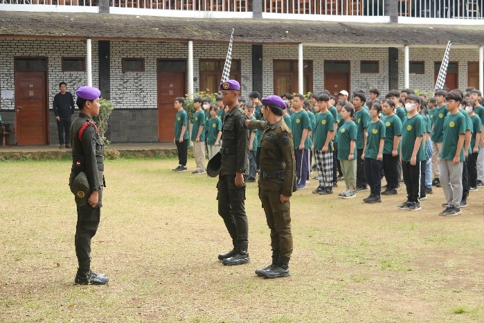 Implementasi Pendidikan Karakter RESIMEN MAHASISWA MAHAWARMAN BATALYON XI UPI/RP: Membangun Jiwa Kepemimpinan Tehadap Siswa SMA Pahoa Tanggerang