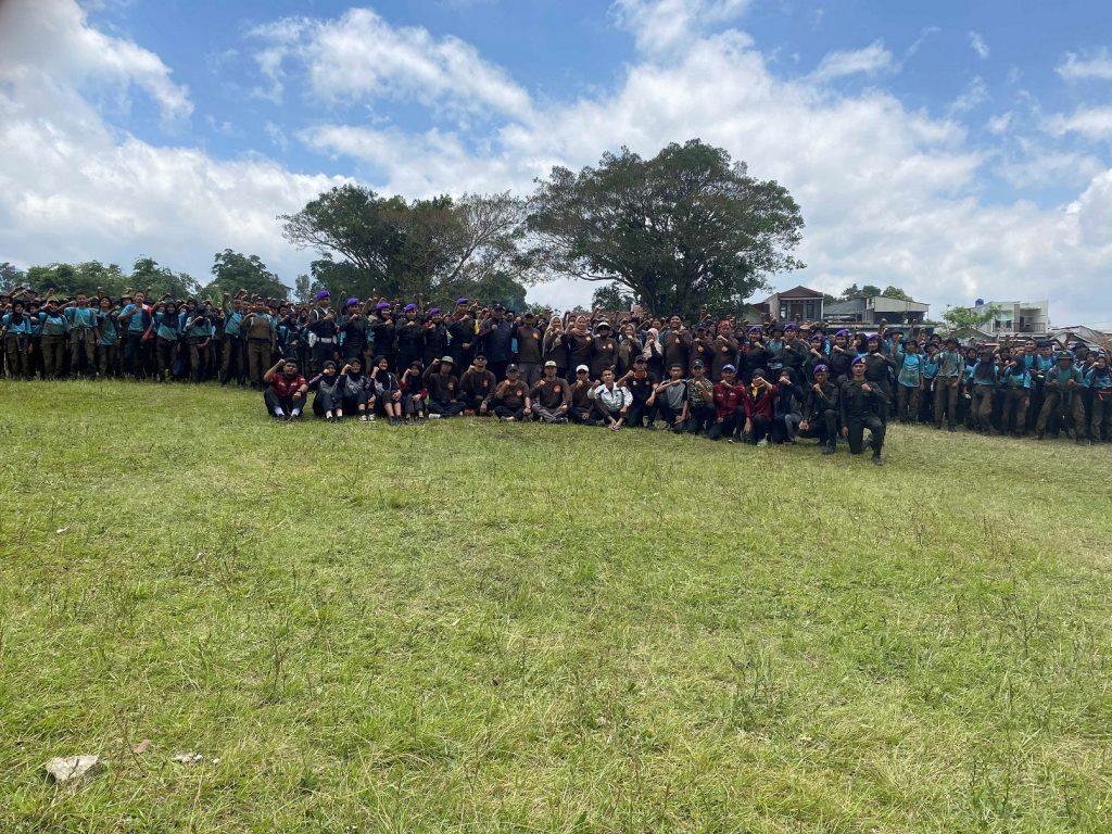 Pelatihan Kepemimpinan Berbasis Disiplin Militer: Peran Edukatif Resimen Mahasiswa Mahawarman Batalyon XI UPI/RP di LDKS SMK Mahardhika