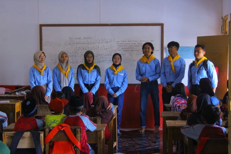 Anggota Muda Mahacita UPI: Lebih dari Sekedar Donasi Buku, tapi Menumbuhkan Cinta Baca dan Peduli Lingkungan