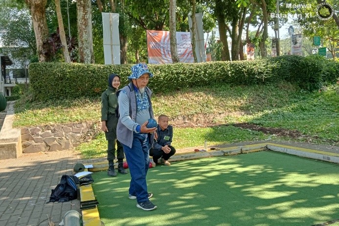 Memeriahkan Dies Natalis UPI ke-70 Dengan Mengolah Strategi Anggota Resimen Mahasiswa Mahawarman Batalyon XI UPI dalam permainan Bola Bocce