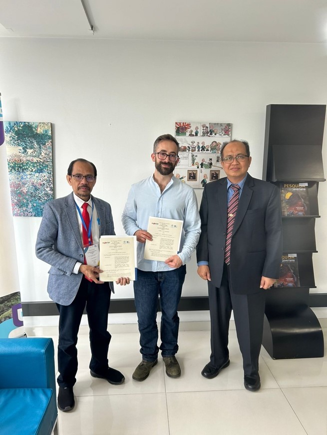 Menerbangkan UPI Cibiru Bersama UNESCO Chairs Javariana University Colombia Amerika Latin